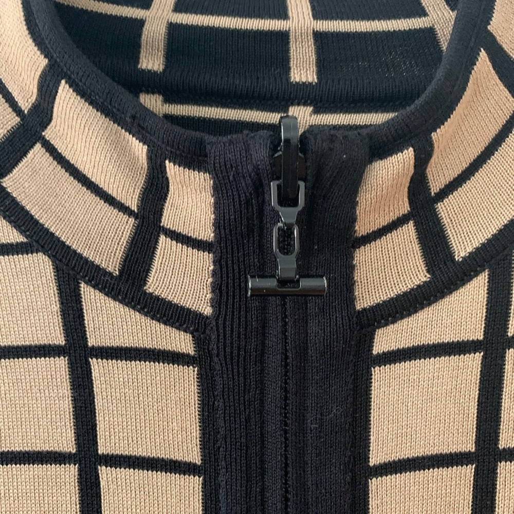 Reversible Pattern Sweater - Size M - image 7